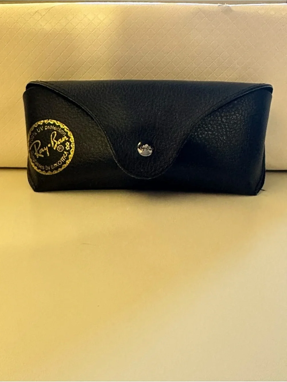 Ray-Ban Oval Wayfarer Black Frames with Green Lenses Sunglasses with a case